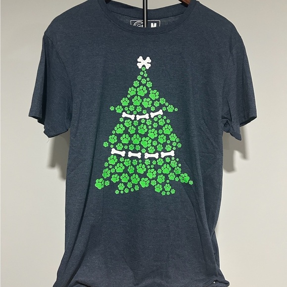 Other - NEW Paw Print and Dog Bones Christmas Tree Design Men’s T-Shirt
